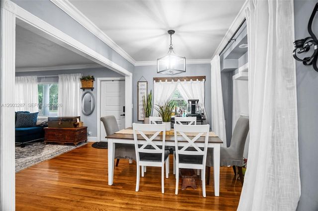 899 E Country Club Cir, Plantation, FL 33317