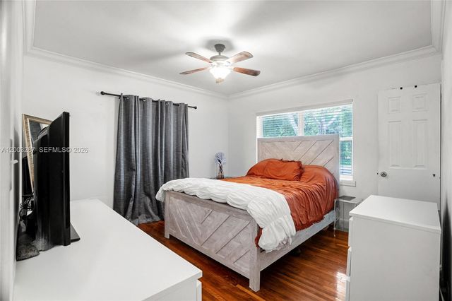 899 E Country Club Cir, Plantation, FL 33317