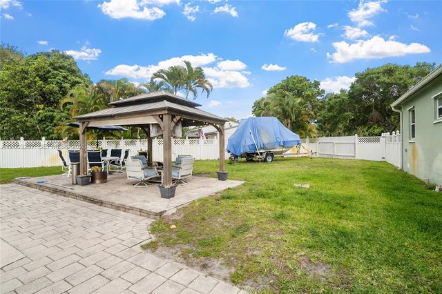 899 E Country Club Cir, Plantation, FL 33317