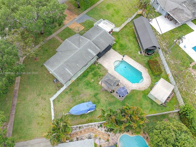 899 E Country Club Cir, Plantation, FL 33317