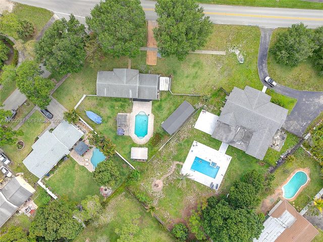 899 E Country Club Cir, Plantation, FL 33317