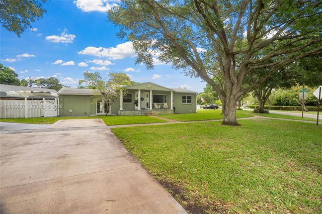 899 E Country Club Cir, Plantation, FL 33317