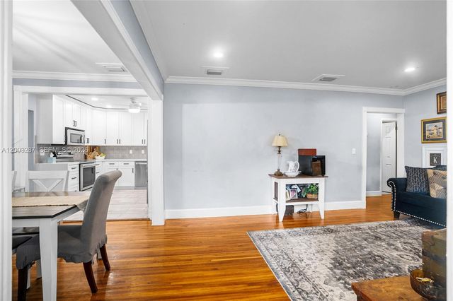 899 E Country Club Cir, Plantation, FL 33317