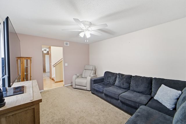 708 11th Avenue NW, Altoona, IA 50009