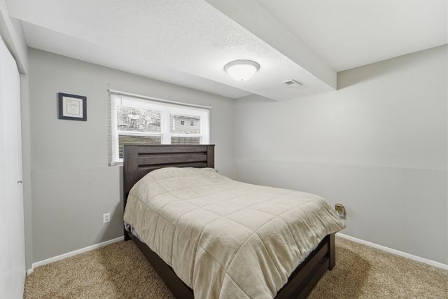 708 11th Avenue NW, Altoona, IA 50009