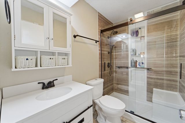 708 11th Avenue NW, Altoona, IA 50009