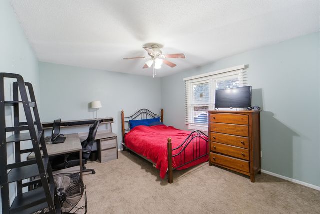 708 11th Avenue NW, Altoona, IA 50009