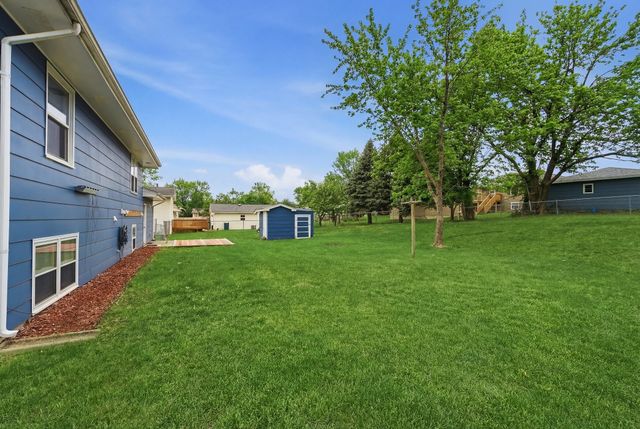 708 11th Avenue NW, Altoona, IA 50009