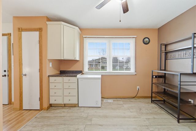 708 11th Avenue NW, Altoona, IA 50009