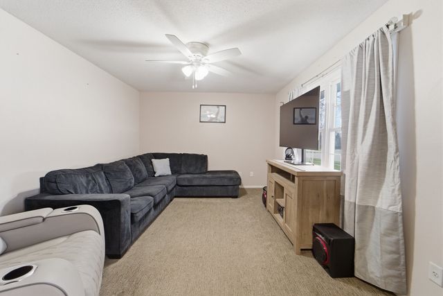 708 11th Avenue NW, Altoona, IA 50009