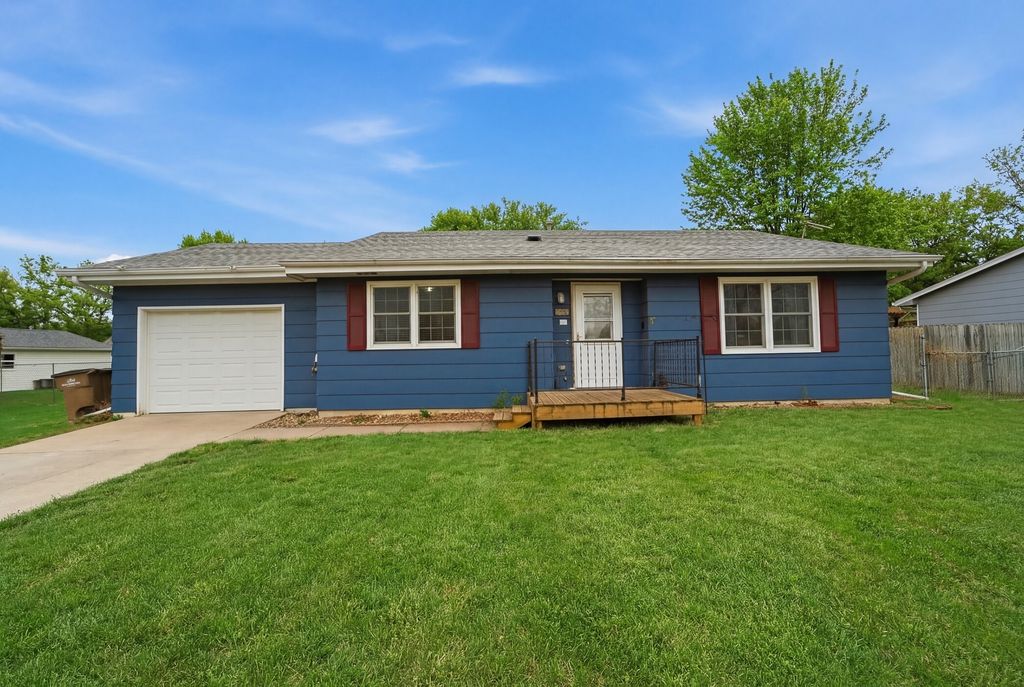 708 11th Avenue NW, Altoona, IA 50009