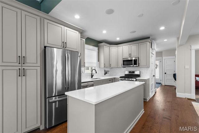 3149 Cherry Avenue, Maplewood, MO 63143