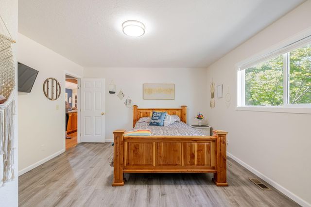 21035 Clairaway Avenue, Bend, OR 97702