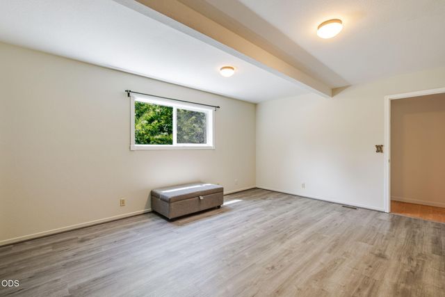 21035 Clairaway Avenue, Bend, OR 97702