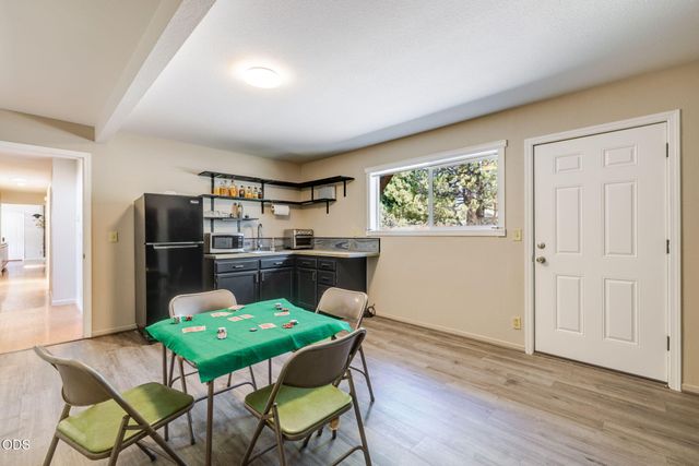 21035 Clairaway Avenue, Bend, OR 97702