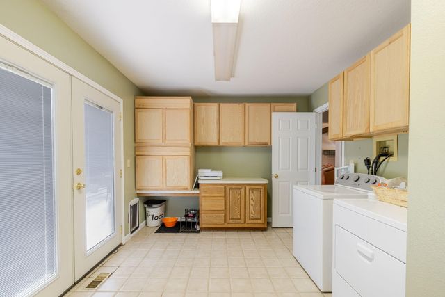 21035 Clairaway Avenue, Bend, OR 97702