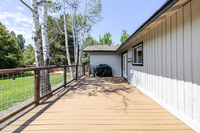 21035 Clairaway Avenue, Bend, OR 97702