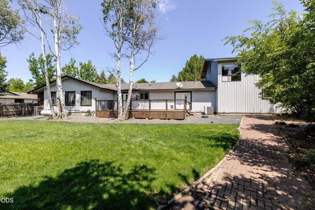 21035 Clairaway Avenue, Bend, OR 97702