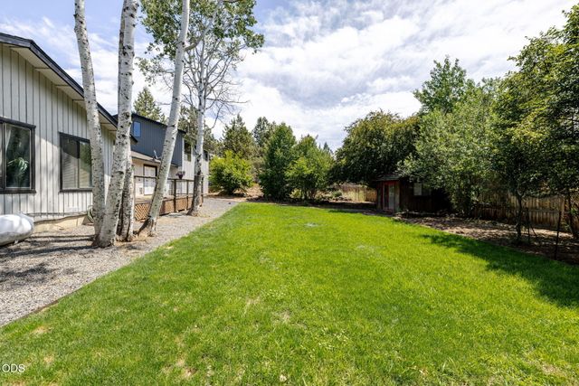 21035 Clairaway Avenue, Bend, OR 97702