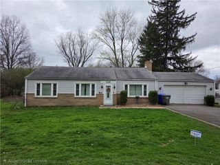 225 Fairway Ln, Penn Twp, PA 16002