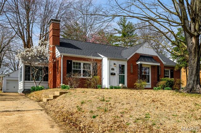 1527 S Rock Hill Road, Webster Groves, MO 63119