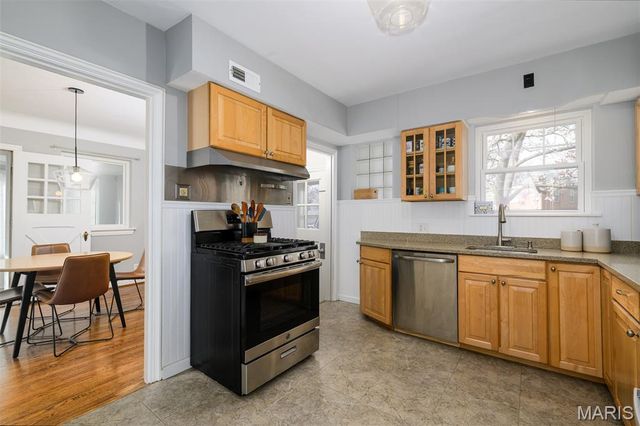 1527 S Rock Hill Road, Webster Groves, MO 63119