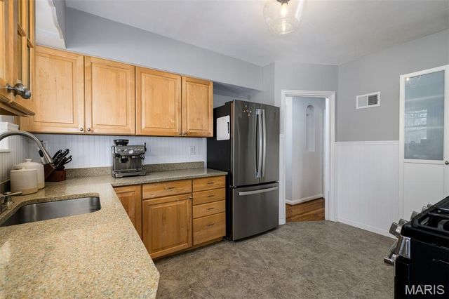 1527 S Rock Hill Road, Webster Groves, MO 63119