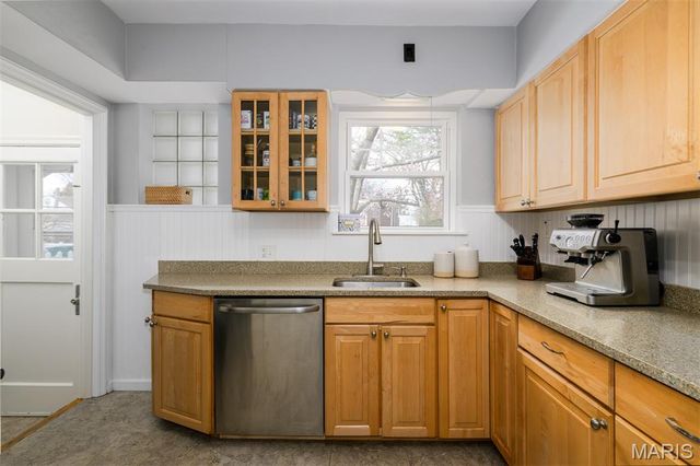 1527 S Rock Hill Road, Webster Groves, MO 63119