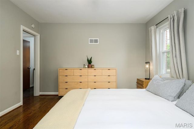 1527 S Rock Hill Road, Webster Groves, MO 63119