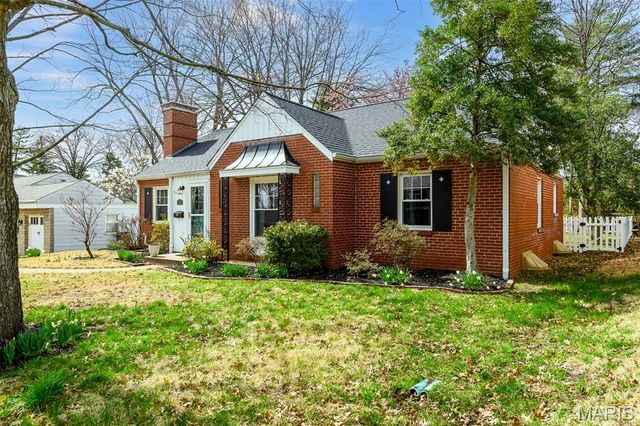 1527 S Rock Hill Road, Webster Groves, MO 63119