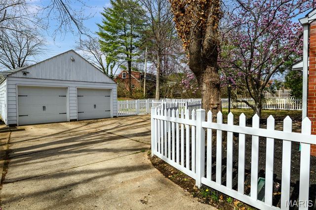 1527 S Rock Hill Road, Webster Groves, MO 63119