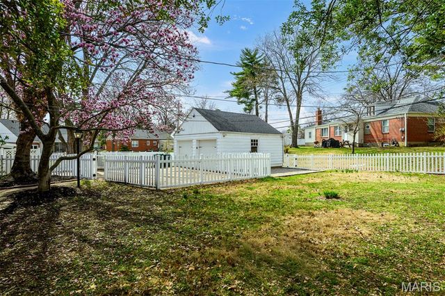 1527 S Rock Hill Road, Webster Groves, MO 63119