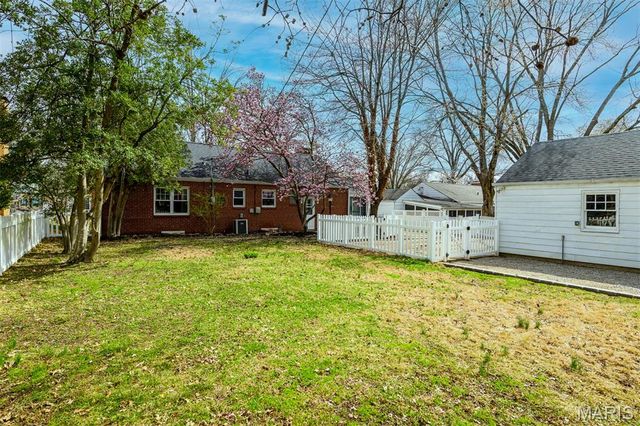 1527 S Rock Hill Road, Webster Groves, MO 63119