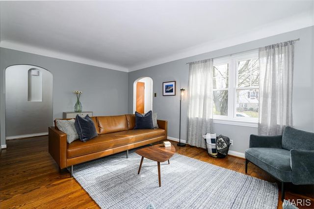 1527 S Rock Hill Road, Webster Groves, MO 63119