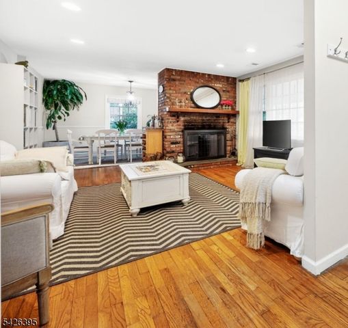 7 Squire Ln, Wayne Twp., NJ 07470