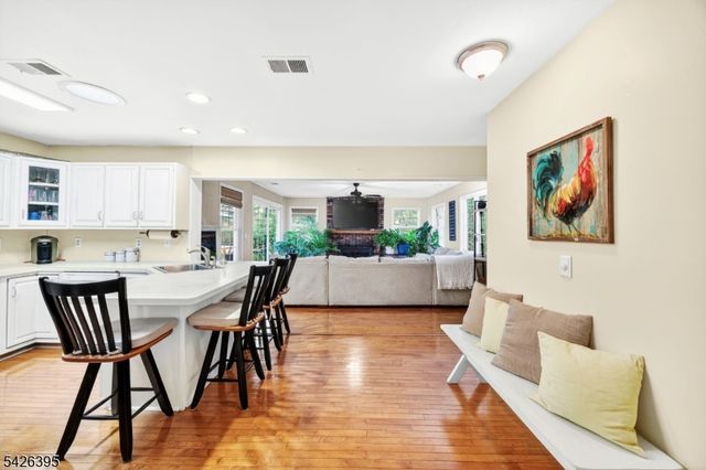 7 Squire Ln, Wayne Twp., NJ 07470