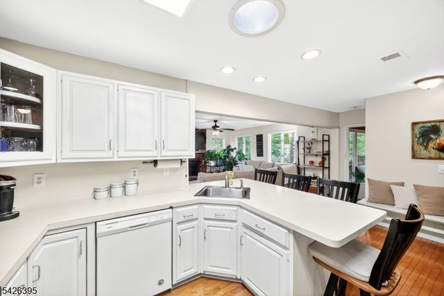 7 Squire Ln, Wayne Twp., NJ 07470