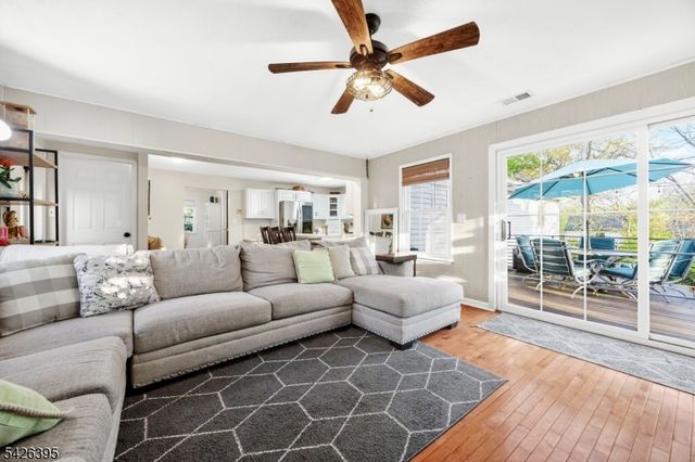 7 Squire Ln, Wayne Twp., NJ 07470