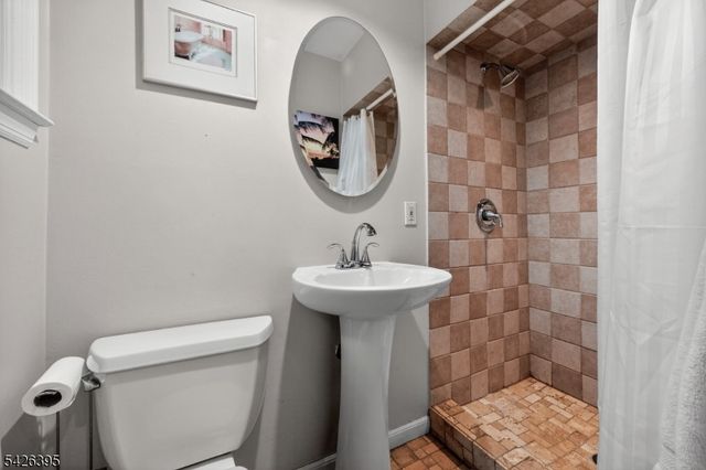 7 Squire Ln, Wayne Twp., NJ 07470