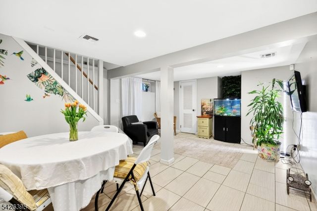 7 Squire Ln, Wayne Twp., NJ 07470