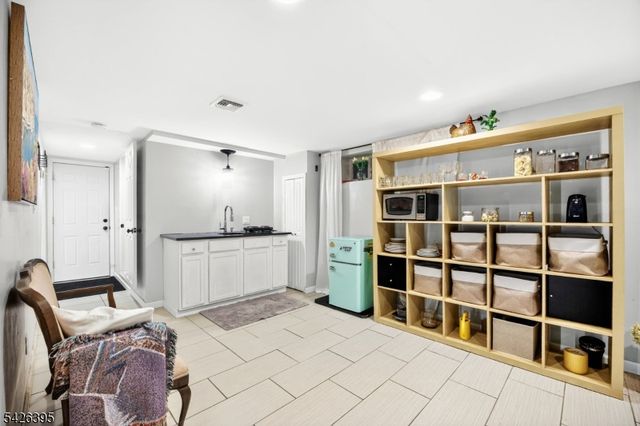 7 Squire Ln, Wayne Twp., NJ 07470