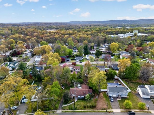 7 Squire Ln, Wayne Twp., NJ 07470