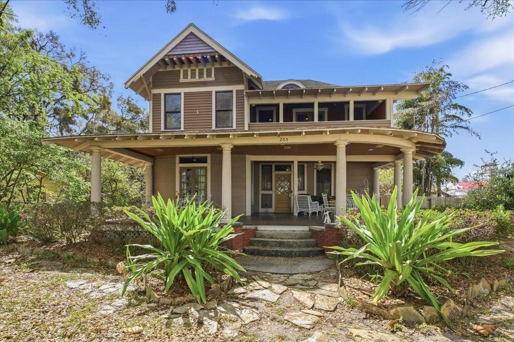 Image 1 of property listing at 205 E PARK AVENUE, Tampa, FL 33602