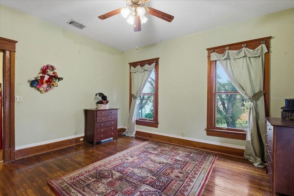 Image 11 of property listing at 205 E PARK AVENUE, Tampa, FL 33602