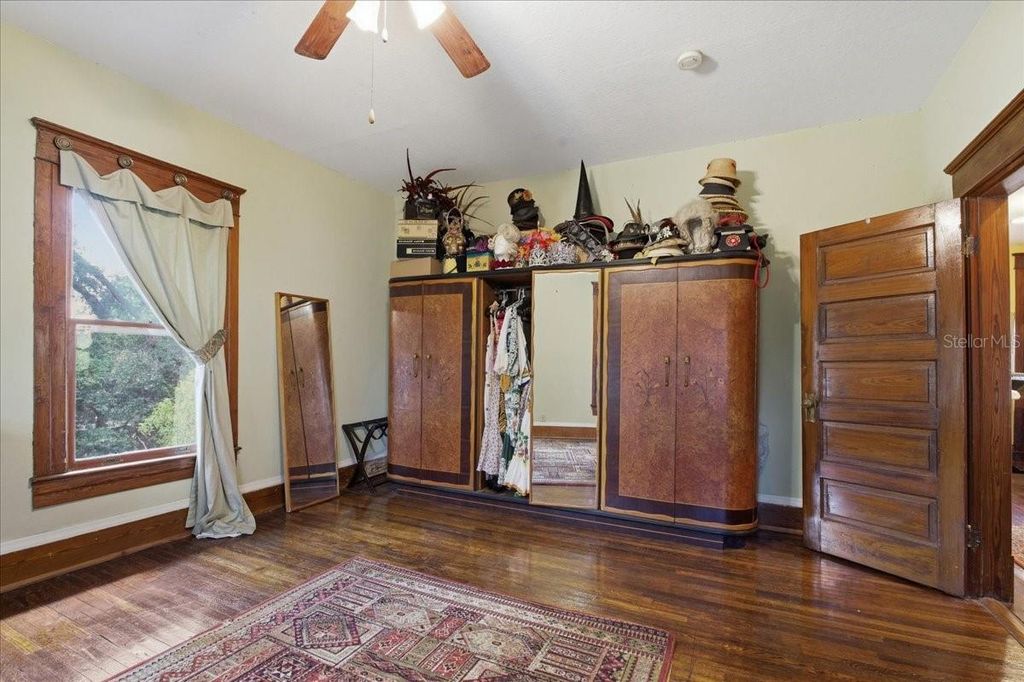 Image 12 of property listing at 205 E PARK AVENUE, Tampa, FL 33602