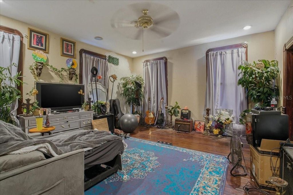 Image 13 of property listing at 205 E PARK AVENUE, Tampa, FL 33602