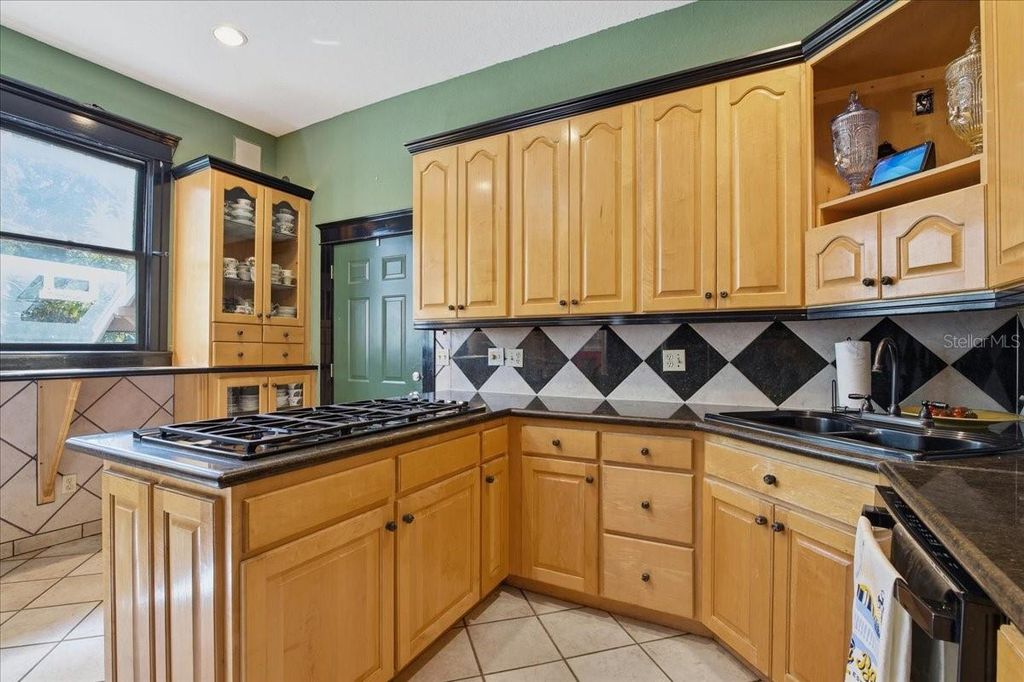 Image 14 of property listing at 205 E PARK AVENUE, Tampa, FL 33602