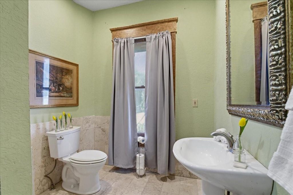 Image 17 of property listing at 205 E PARK AVENUE, Tampa, FL 33602