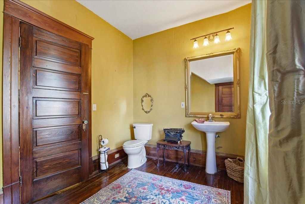 Image 19 of property listing at 205 E PARK AVENUE, Tampa, FL 33602