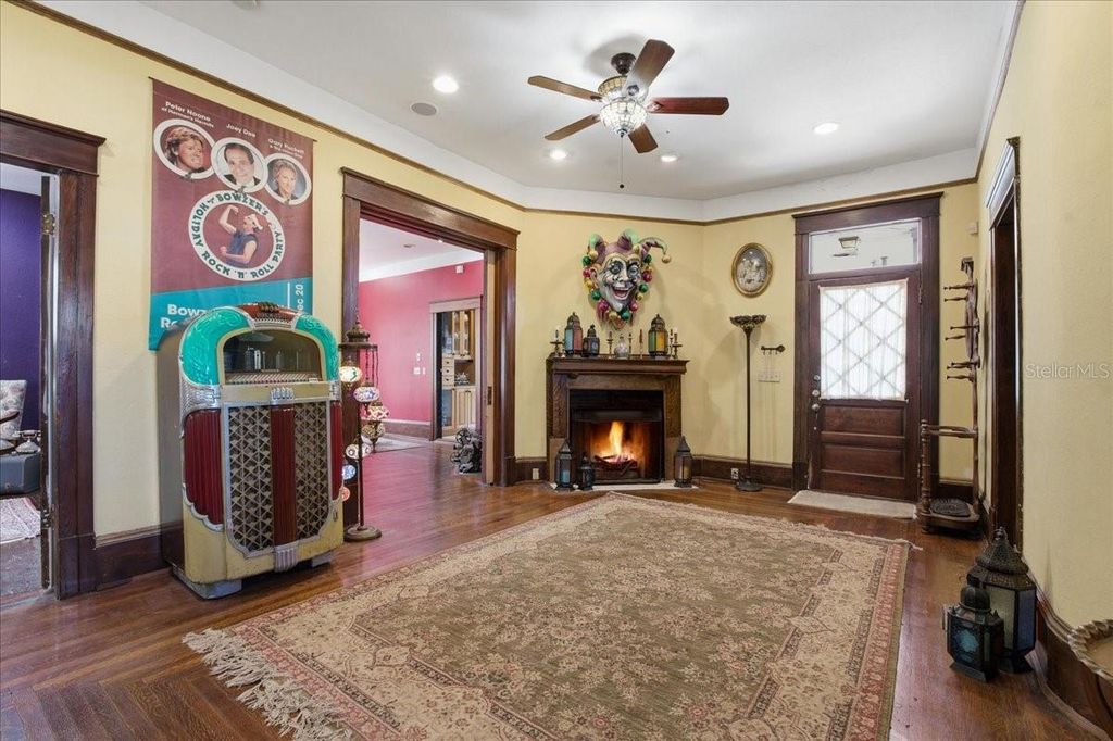 Image 3 of property listing at 205 E PARK AVENUE, Tampa, FL 33602